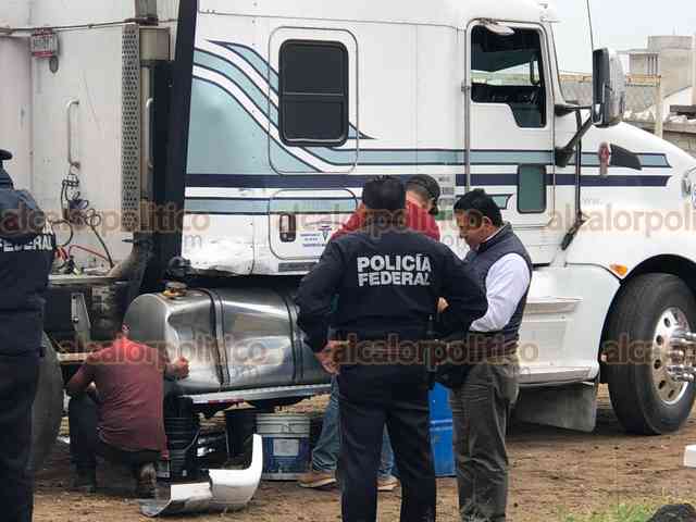 Chocan camión de carga y tráiler Galería alcalorpolitico