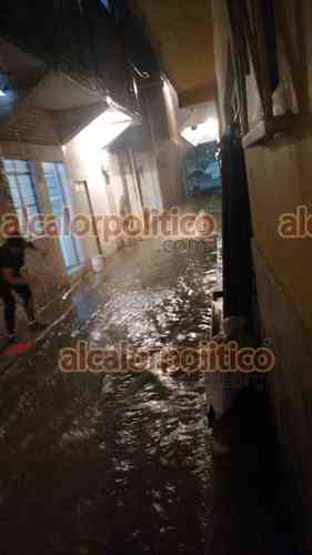 Intensas Lluvias Dejan Casas Inundadas En Nogales Huiloapan Y Mendoza