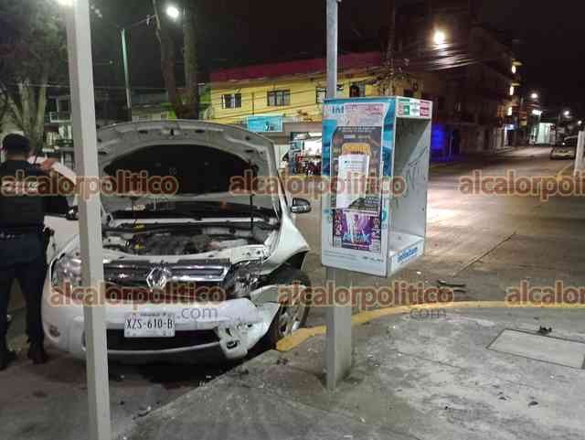 Colisionan taxi y camioneta en Xalapa Galería alcalorpolitico