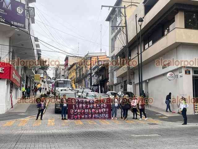 Bloquean Calle Enr Quez En El Centro De Xalapa Galer A