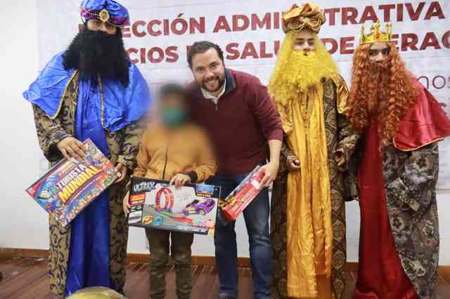 Jorge Sisniega acompaña a los Reyes Magos al Hospital Regional Poza