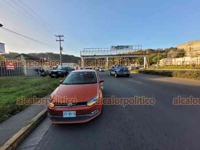 Chocan autos en Banderilla Galería alcalorpolitico