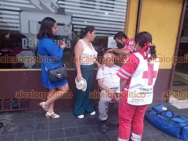 Sufre caída adulto mayor en el centro de Xalapa Galería