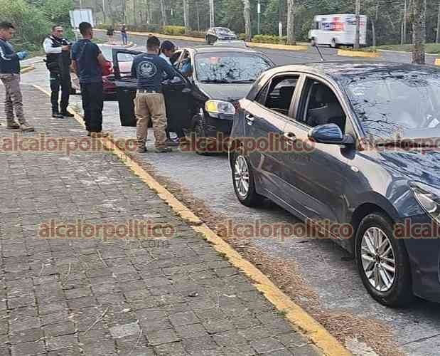 Choque por alcance entre dos vehículos particulares en Xalapa