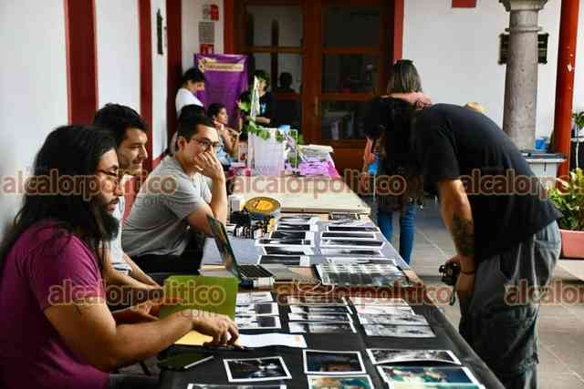 Expo venta del colectivo Tomar la calle bazar gráfico Galería