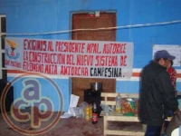 Alcalde utiliz� a beneficiarios de Oportunidades para provocar a los antorchistas.  Foto: 