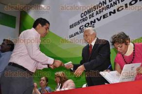 Xalapa, Ver., 16 de marzo de 2016.- El exdirector del IVD, Carlos Sosa Ahumada, se registr como precandidato a diputado por Medelln. 
