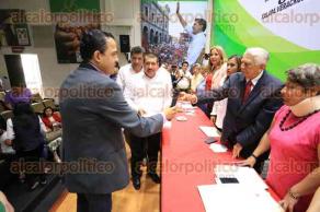 Xalapa, Ver., 16 de marzo de 2016.- Jos Roberto Arenas Martnez se registr como precandidato para el distrito de lamo.