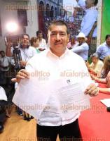Xalapa, Ver., 16 de marzo de 2016.- Jos Roberto Arenas Martnez se registr como precandidato para el distrito de lamo.