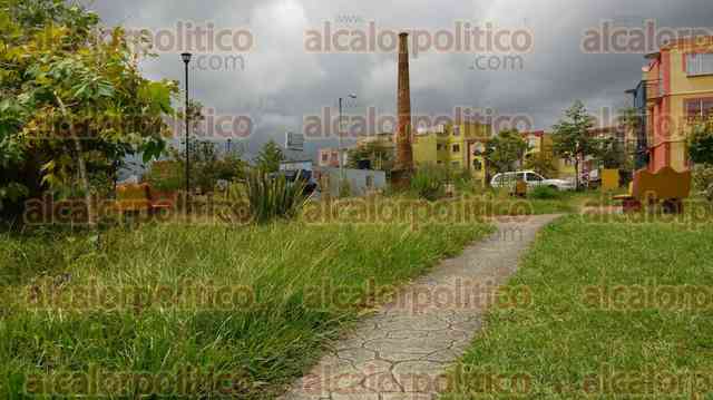 Debido a escasez de agua, vecinos de Casas GEO Coatepec abandonan sus  viviendas - Al Calor Político