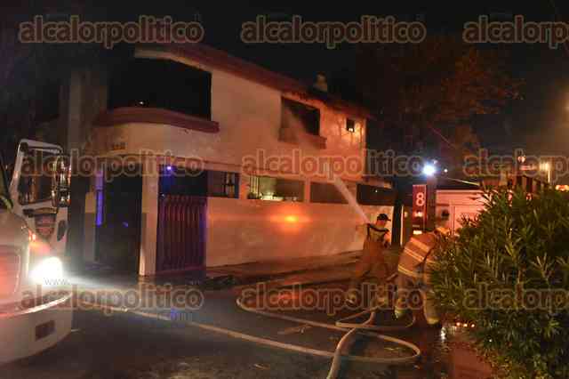 Se incendia vivienda de la colonia Casas Tamsa, en Boca del Río - Al Calor  Político