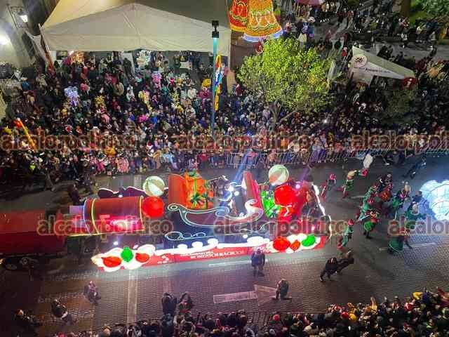 Caravana Navide a Coca Cola 2023 llen calles del centro de Xalapa