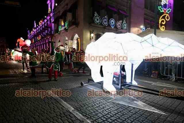 Caravana Navide a Coca Cola 2023 llen calles del centro de Xalapa