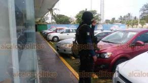 Comando asaltó tienda FAMSA, en Coatzacoalcos - Al Calor Político