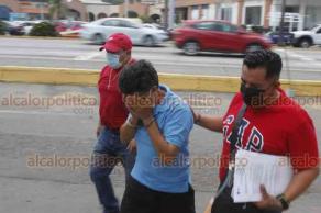 Detienen A Ex Futbolista De Los Tiburones Rojos Por Intentar Acuchillar A Su Vecina Al Calor Politico