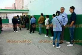 Perote, Ver., 2 de junio de 2024.- En la casilla 3038 donde votar� el candidato a la gubernatura, Pepe Yunes, ya tiene filas para acudir a votar.