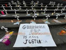 Xalapa, Ver., 5 de junio de 2024.- Con cruces y veladoras recuerdan a v�ctimas de la tragedia en la guarder�a ABC y exigen justicia a 15 a�os del suceso.
