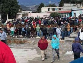 Totalco, municipio de Perote, Ver., 22 de junio de 2024.- Pobladores bloquearon nuevamente la carretera Perote-Puebla. Debido a que el Subsecretario de Gobierno no acudi este sbado a dialogar con ellos, amagan con manifestarse en Xalapa o cerrar la autopista.
