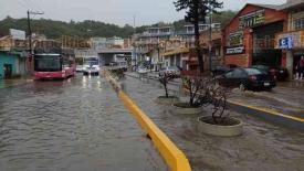 Xalapa, Ver., 26 de junio de 2024.- Tambin se inund la avenida Mxico, en la colonia Revolucin, aunque vehculos s pudieron pasar.
