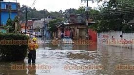 Xalapa, Ver., 26 de junio de 2024.- As se inund la calle 2 Poniente, en la colonia Rafael Hernndez Ochoa, este mircoles.
