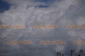Xalapa, Ver., 27 de junio de 2024.- Este jueves, en el cielo de la Capital se observan los altocmulos, conocidas como ?nubes aborregadas?.
