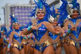 Veracruz, Ver., 29 de junio de 2024.- Primer desfile del Carnaval Veracruz 2024, sobre la avenida Manuel vila Camacho con 26 carros, alegricos y decenas de comparsas y batucadas.