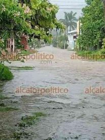 Misantla, Ver., 30 de junio de 2024.- Se inundaron calles en la localidad de Rancho Alegre, donde el agua alcanz una altura aproximada de 60 centmetros en algunas casas
