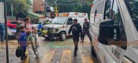 Xalapa, Ver., 1 de julio de 2024.- Ambulancia choc contra automvil en la esquina de Ruiz Cortines y Acueducto. Al parecer la unidad particular no cedi el paso a la unidad de emergencia, resultando tres paramdicos lesionados.
