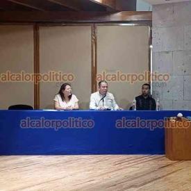 Xalapa, Ver., 4 de septiembre de 2024.- En el MAX, el investigador del Museo Nacional de Antropologa, Arturo Gmez Martnez, ofreci una conferencia sobre la rplica del huipil que se lleg a atribuir por error a Malintzin, La Malinche. La pieza estar en exhibicin por algunos meses en este recinto.
