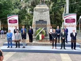 Xalapa, Ver., 5 de septiembre de 2024.- La encargada del despacho del IVM, Mara del Roco Villafuerte, rindi guardia de honor ante el monumento de Miguel Hidalgo.