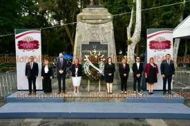 Xalapa, Ver., 6 de septiembre de 2024.- Diputados rindieron guardia de honor ante el monumento a Miguel Hidalgo, en el Parque Los Berros.
