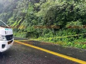 Teziutln, Pueb., 7 de septiembre de 2024.- A causa de un deslave la maana de este sbado, la carretera Teziutln-Tlapacoyan qued cerrada a la circulacin. El lugar fue abanderado por la Guardia Nacional y maquinaria trabaja en el lugar removiendo el lodo y las piedras.