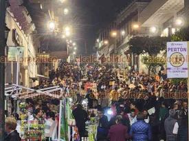 Xalapa, Ver. 8 de septiembre de 2024.- Desde el pasado viernes, la Catedral Metropolitana ha permanecido totalmente abarrotada. La medianoche del sbado, un mar de gente haca fila para ver la reliquia de San Judas y lo mismo durante este domingo.
