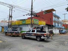 Xalapa, Ver., 8 de septiembre de 2024.- Elementos de la Polica Estatal y Municipal detuvieron a un sujeto que habra amenazado a la empleada de una tienda Fasti en la calle Magnolia, esquina Roble, en la colonia Venustiano Carranza. Fue trasladado al Cuartel de San Jos por falta administrativa.

