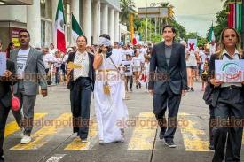 Veracruz, Ver., 8 de septiembre de 2024.- Trabajadores del Poder Judicial de la Federacin, empleados de la Defensora Pblica y de los juzgados de segunda instancia, junto con un grupo de nios que simbolizaban el futuro de Mxico, marcharon por el Centro Histrico en contra de la Reforma Judicial.