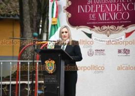 Xalapa, Ver., 10 de septiembre de 2024.- La directora general del Centro de Conciliacin Laboral del Estado de Veracruz, Nayaley Landa, rindi guardia de honor ante el monumento de Miguel Hidalgo.
