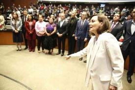 Ciudad de Mxico, 10 de septiembre de 2024.- ?Por traicionar a la Patria?, la senadora panista Lilly Tllez le avent 30 monedas a su compaero de partido, el ?Judas Yunes?, quien se perfilara para apoyar la Reforma Judicial de MORENA.
