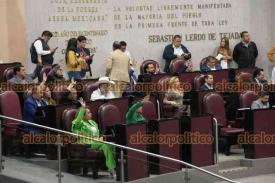 Xalapa, Ver., 11 de septiembre de 2024.- Tras aprobar la Reforma Judicial, morenistas del Congreso local celebraron con una manta dedicada al presidente Lpez Obrador.
