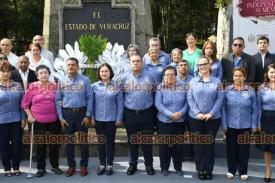 Xalapa, Ver., 12 de septiembre de 2024.- El Comit del Sindicato de Trabajadores al Servicio del Poder Ejecutivo de Veracruz, encabezado por Jos Mayolo Garca, rindi guardia de honor a Miguel Hidalgo, en Los Berros.