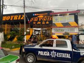 Xalapa, Ver., 12 de septiembre de 2024.- Joven de unos 24 aos muri por descarga elctrica dentro de un taller en la avenida vila Camacho, cerca del Teatro del Estado. Al sitio se movilizaron policas y paramdicos.
