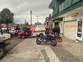 Xalapa, Ver., 12 de septiembre de 2024.- En la calle Adalberto Lara, colonia Aguacatal, taxista fue agredido a balazos por un sujeto a pie. En el sitio fue herido un motociclista que pasaba y que huy hasta la calle Revolucin para pedir ayuda en la veterinaria ?La Potranca?, a la altura de La Rotonda.