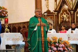 Xalapa, Ver., 15 de septiembre de 2024.- En la Catedral Metropolitana, el prroco Jos Ignacio Barrera ofici la misa dominical y pidi por los enfermos del pas, entre otras cosas.
