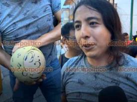 Xalapa, Ver., 15 de septiembre de 2024.- El meln de Charlie Brown y Snoopy, del joven Jos Antonio gan la Carrera de los Melones 2024. ?Siento muchsimo orgullo, estoy muy contento?, dijo el ganador. Cientos se reunieron en la calle de Lucio para convivir en este ya tradicional evento.
