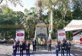 Xalapa, Ver., 17 de septiembre de 2024.- La Secretara de Infraestructura y Obras Pblicas, encabezada por Elio Hernndez, rindi guardia de honor ante el monumento a Miguel Hidalgo.