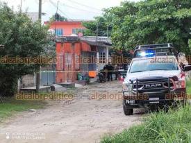 Martnez de la Torre, Ver., 18 de septiembre de 2024.- Este mircoles, 3 personas fueron asesinadas a balazos en vivienda de la calle Mxico, en la colonia Alfredo V. Bonfil. Al lugar acudieron agentes de la Polica Municipal y del Ejrcito para acordonar el lugar a la espera de elementos de la Fiscala. Se desconoce la identidad de los fallecidos; no hay detenidos.