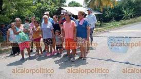 lamo, Ver., 18 de septiembre de 2024.- Habitantes de la comunidad Beln bloquearon este mircoles la carretera estatal lamo-Ojite-Tuxpan, para exigir a la CFE el restablecimiento del servicio suspendido desde el domingo.