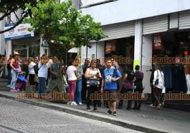 Xalapa, Ver., 19 de septiembre de 2024.- En la calle de Lucio, trabajadores de comercios y sus clientes tambin participaron en el Simulacro Nacional.