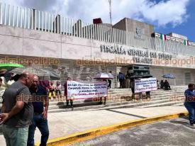 Xalapa, Ver., 20 de septiembre de 2024.- Vecinos de la colonia FREDEPO de esta Capital protestaron frente a la Fiscala General del Estado. Sealan que el organismo extrava y archiva carpetas de investigacin.