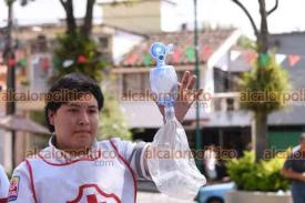 Xalapa, Ver., 20 de septiembre de 2024.- Voluntarios de la Cruz Roja instruyeron a ciudadanos sobre cmo hacer RCP, curar heridas o quemaduras, como parte de la Feria de Primeros Auxilios que se instal este sbado en el Xallitic y que concluir a las 2 de la tarde.