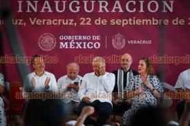 Veracruz, Ver., 22 de septiembre.- El presidente de la Repblica se despidi de los veracruzanos en la inauguracin del centro cultural Leyes de Reforma: ?Ya termin mi ciclo, ya me voy a Palenque, paisanos y paisanas. Nos vimos mucho, amor con amor se paga?, dijo.
